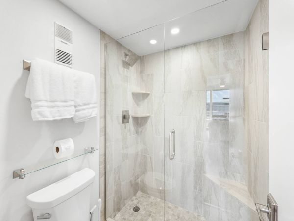 Luxurious Beachfront Penthouse on Marco Island - Your Tropical Escape