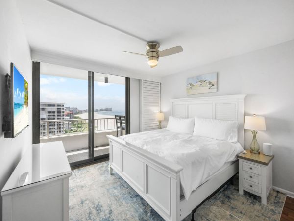 Luxurious Beachfront Penthouse on Marco Island - Your Tropical Escape
