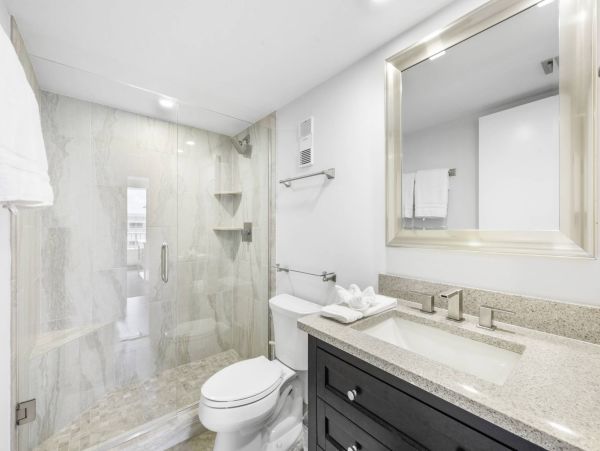 Luxurious Beachfront Penthouse on Marco Island - Your Tropical Escape