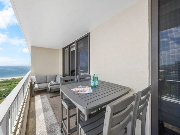 Luxurious Beachfront Penthouse on Marco Island - Your Tropical Escape