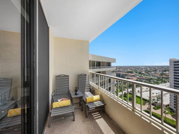 Luxurious Beachfront Penthouse on Marco Island - Your Tropical Escape