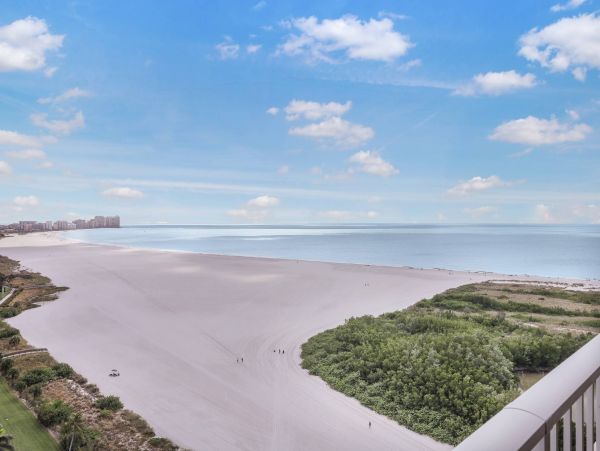 Luxurious Beachfront Penthouse on Marco Island - Your Tropical Escape