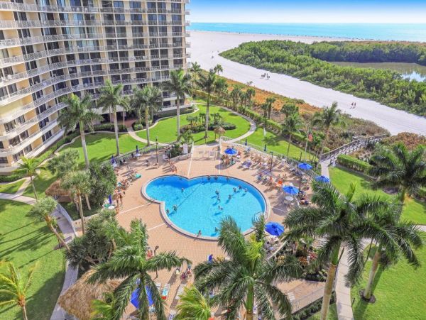 Luxurious Beachfront Penthouse on Marco Island - Your Tropical Escape