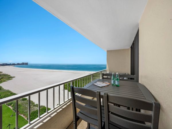 Luxurious Beachfront Penthouse on Marco Island - Your Tropical Escape