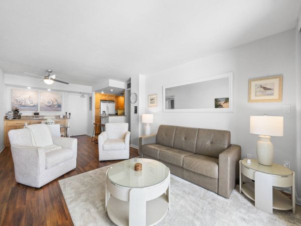 Luxurious Beachfront Penthouse on Marco Island - Your Tropical Escape