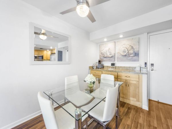 Luxurious Beachfront Penthouse on Marco Island - Your Tropical Escape