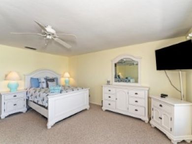 Sarasota Vacation Townhouse Sleeps Six Guests.