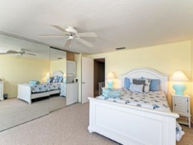 Sarasota Vacation Townhouse Sleeps Six Guests.