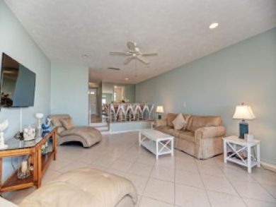 Sarasota Vacation Townhouse Sleeps Six Guests.