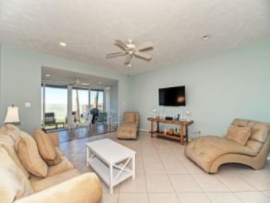 Sarasota Vacation Townhouse Sleeps Six Guests.