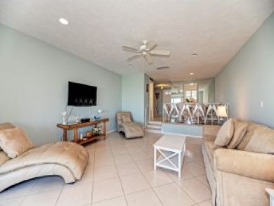 Sarasota Vacation Townhouse Sleeps Six Guests.