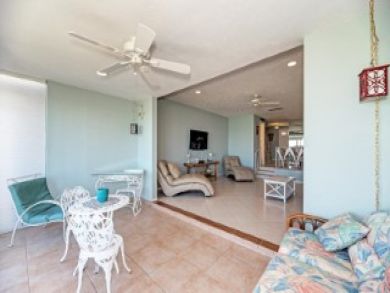 Sarasota Vacation Townhouse Sleeps Six Guests.