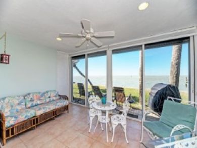 Sarasota Vacation Townhouse Sleeps Six Guests.