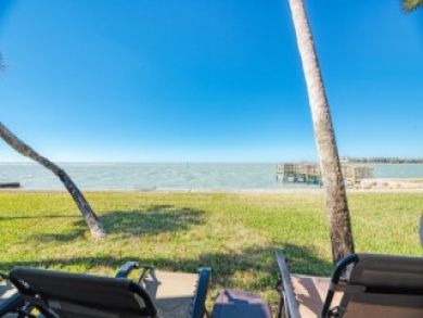 Sarasota Vacation Townhouse Sleeps Six Guests.