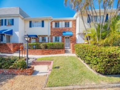 Sarasota Vacation Townhouse Sleeps Six Guests.