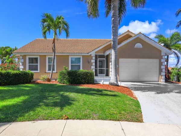 South end Marco Island Vacation Home 2 miles to beach