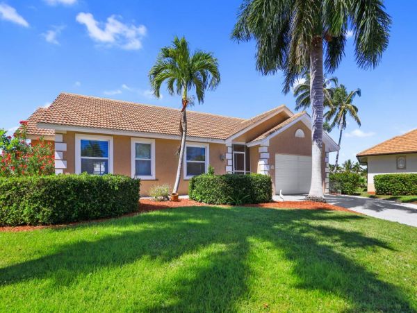 South end Marco Island Vacation Home 2 miles to beach