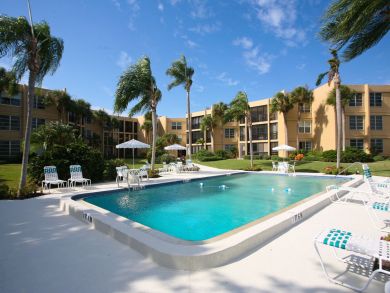 Longboat Key  2 Bedrooms Vacation Condo Bay Views Sleeps 4