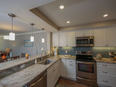 Longboat Key Vacation Condo Sleeps 4 Guests Walk to Beach