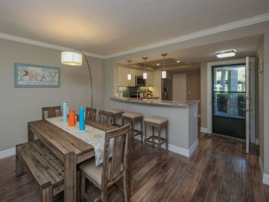Longboat Key Vacation Condo Sleeps 4 Guests Walk to Beach