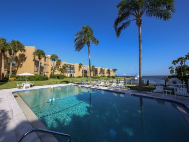 Longboat Key Vacation Condo Sleeps 4 Guests Walk to Beach