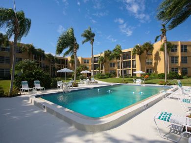 Longboat Key Vacation Condo Sleeps 4 Guests Walk to Beach