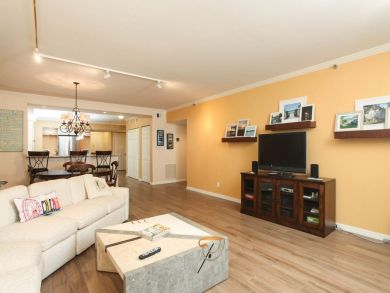 Longboat Key  Vacation Condo On Beach Sleeps Eight