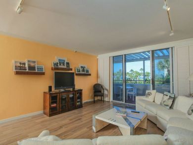 Longboat Key  Vacation Condo On Beach Sleeps Eight
