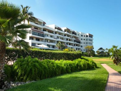 Longboat Key  Vacation Condo On Beach Sleeps Eight