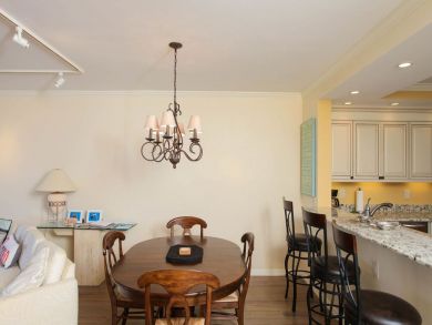 Longboat Key  Vacation Condo On Beach Sleeps Eight