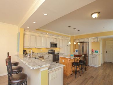 Longboat Key  Vacation Condo On Beach Sleeps Eight