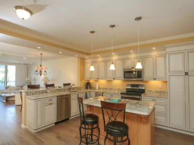 Longboat Key  Vacation Condo On Beach Sleeps Eight