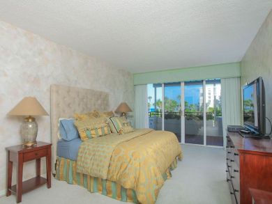Longboat Key  Vacation Condo On Beach Sleeps Eight