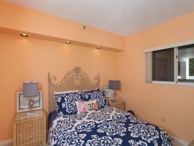 Longboat Key  Vacation Condo On Beach Sleeps Eight