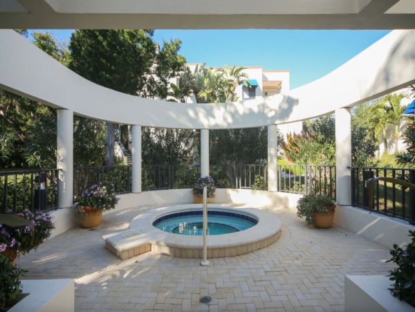 Beautiful Longboat Key Vacation Condo Walk to Beach