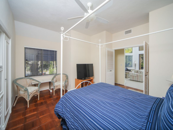Beautiful Longboat Key Vacation Condo Walk to Beach