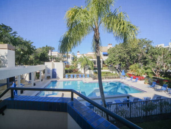 Beautiful Longboat Key Vacation Condo Walk to Beach