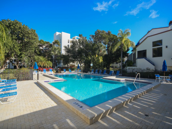 Beautiful Longboat Key Vacation Condo Walk to Beach