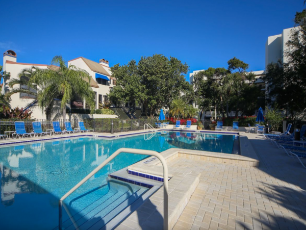 Beautiful Longboat Key Vacation Condo Walk to Beach