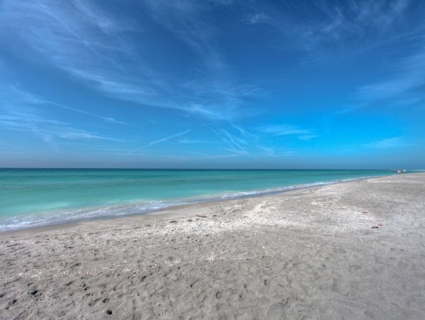 Seaplace Two Bedroom Unit Steps from Beach