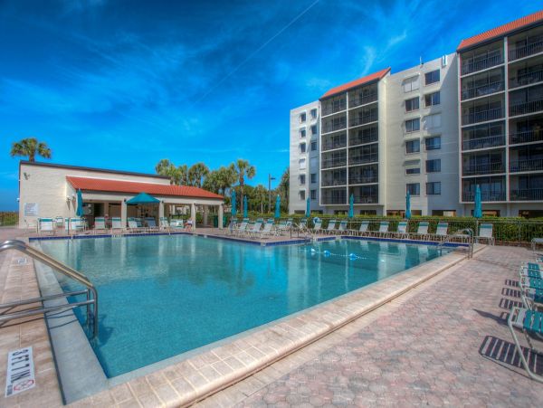 Seaplace Two Bedroom Unit Steps from Beach