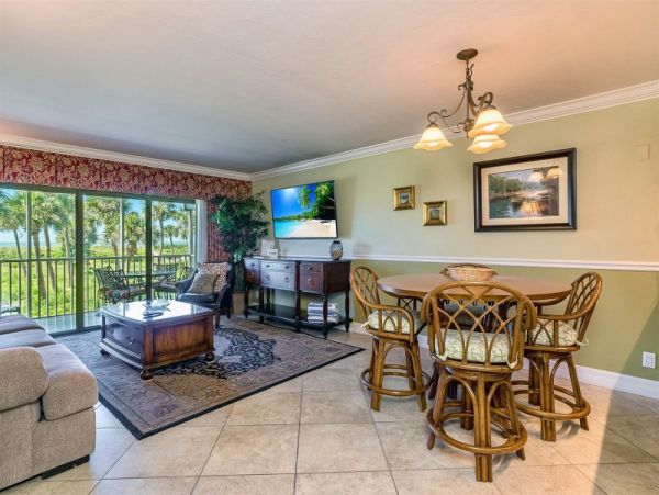 Luxury Beachfront Condo Island Resort - Perfect Getaway