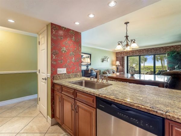 Luxury Beachfront Condo Island Resort - Perfect Getaway