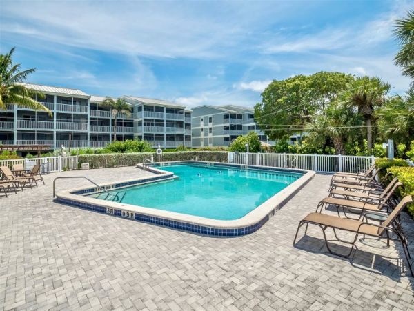 Captiva Island Vacation Condo On Beach Sleeps Six Guests