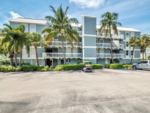 Captiva Island Vacation Condo On Beach Sleeps Six Guests