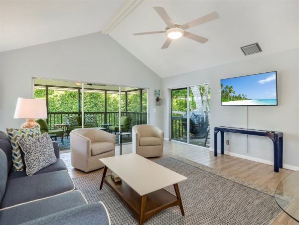 Captiva 2 Bedroom Vacation Home Short Walk to Beach Sleeps 6