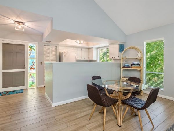 Captiva 2 Bedroom Vacation Home Short Walk to Beach Sleeps 6