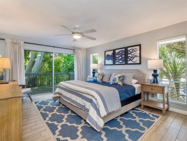 Captiva 2 Bedroom Vacation Home Short Walk to Beach Sleeps 6