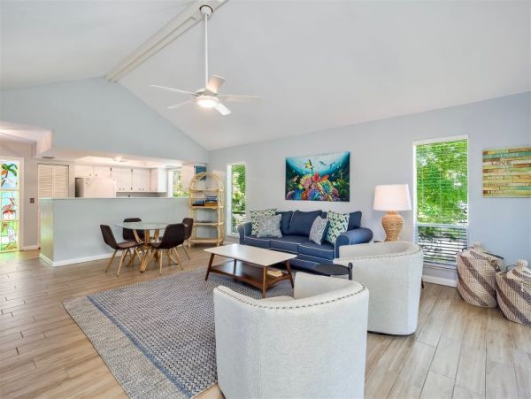 Captiva 2 Bedroom Vacation Home Short Walk to Beach Sleeps 6
