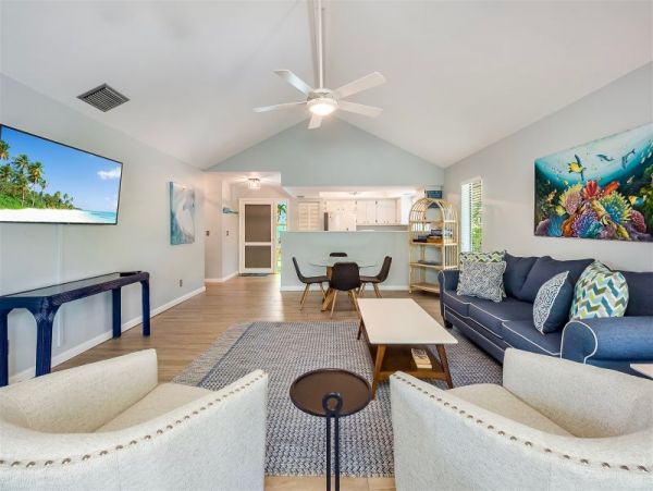 Captiva 2 Bedroom Vacation Home Short Walk to Beach Sleeps 6